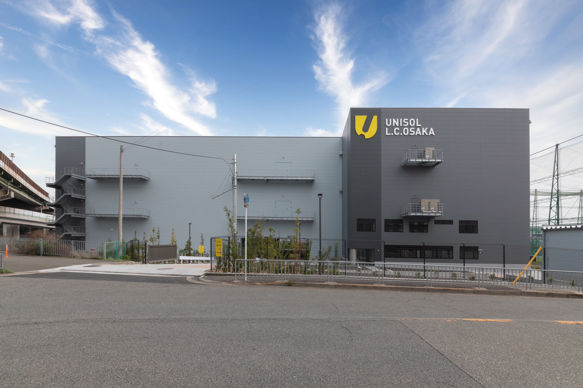 UNISOL L. C. OSAKA 外観